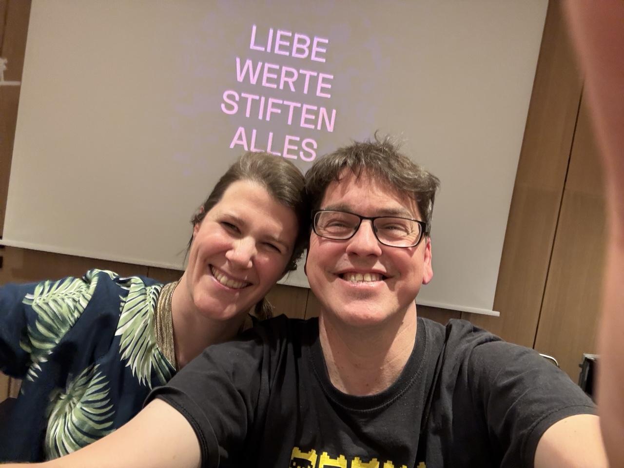 Maria und Pupe nach erfolgreichem Auftritt beim 38c3